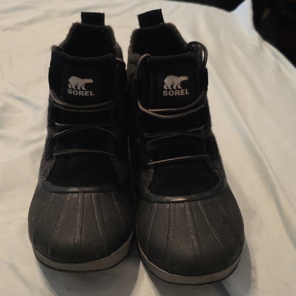 Sorel Kids Black and Gray Snow Boots - Picture 1 of 5